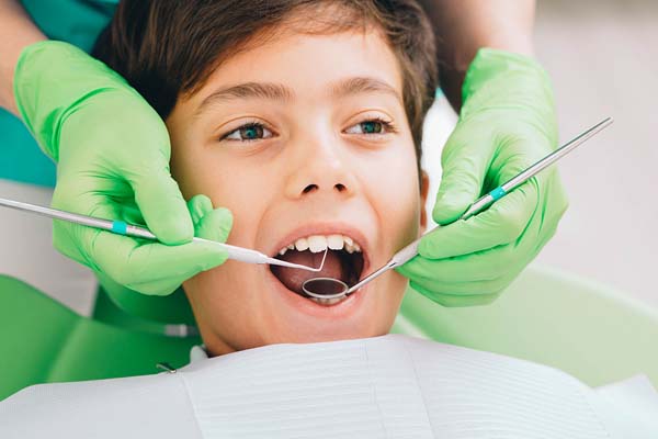 Tips From A Children’s Dentist To Maintain Oral Health